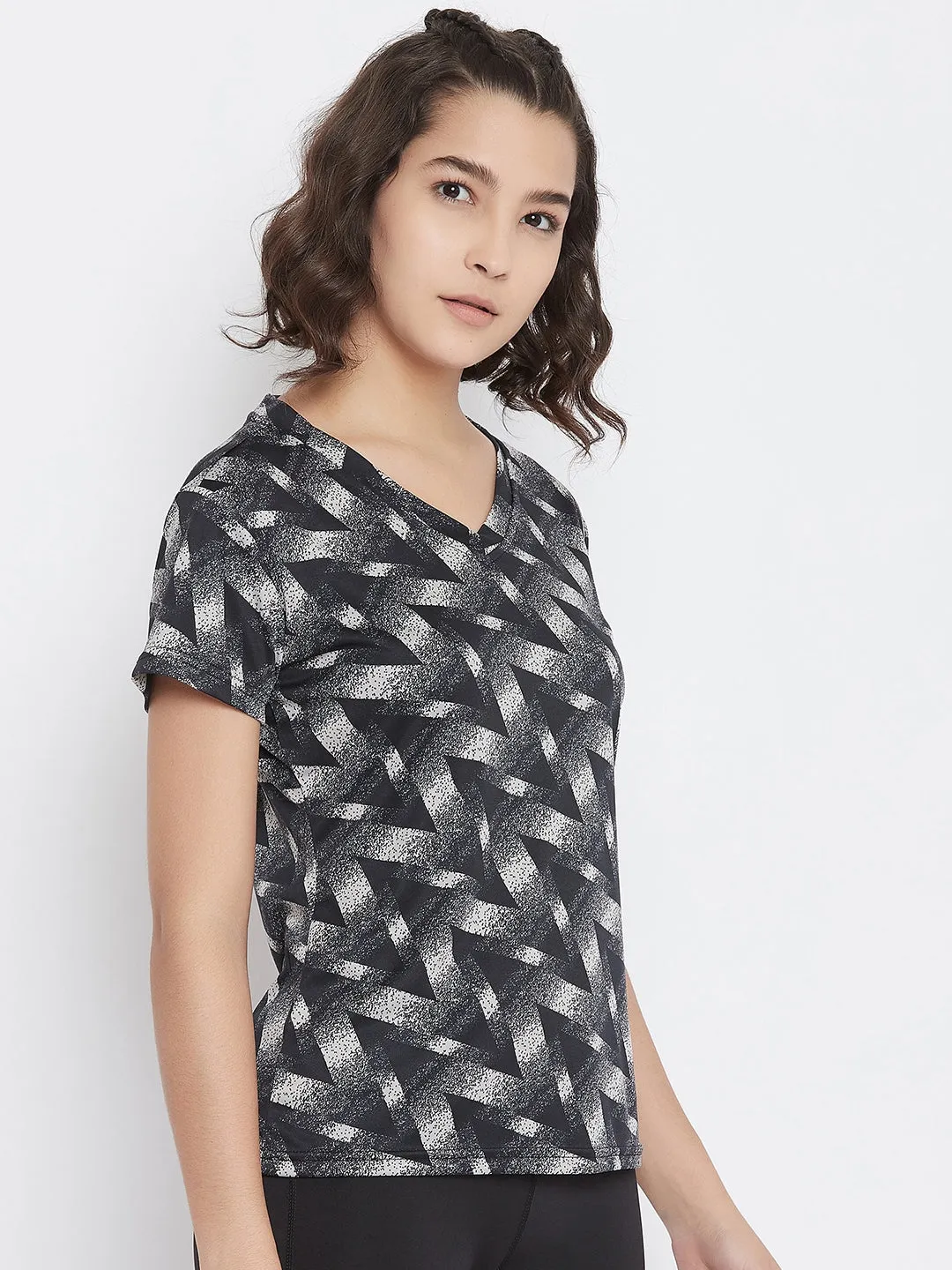 JUMP USA Women Grey & Black Geometric Print V- Neck Sports T-shirt